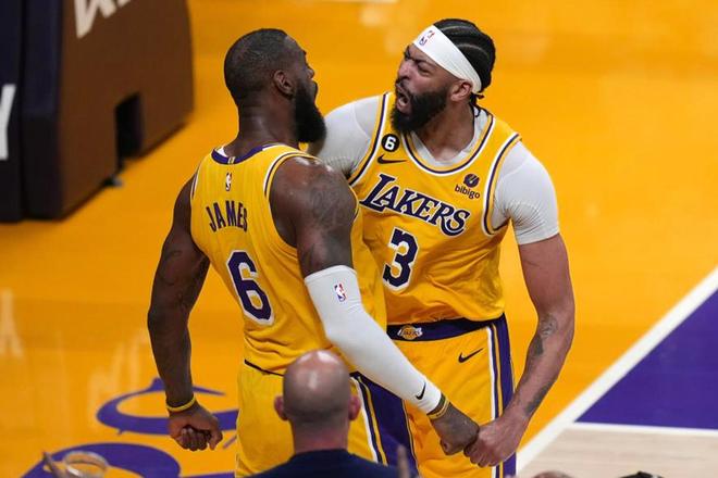 包含蒂姆关键节点比分优势明显，雄鹿带队取胜！的词条