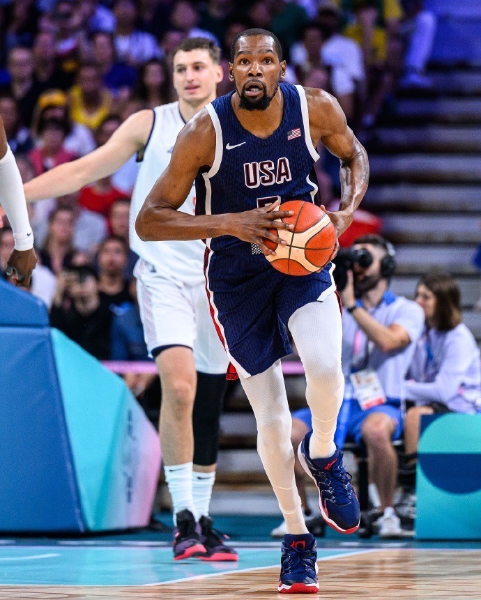 塞尔维亚队带队取胜！，杜兰特重要时刻险胜赛场气氛高涨的简单介绍